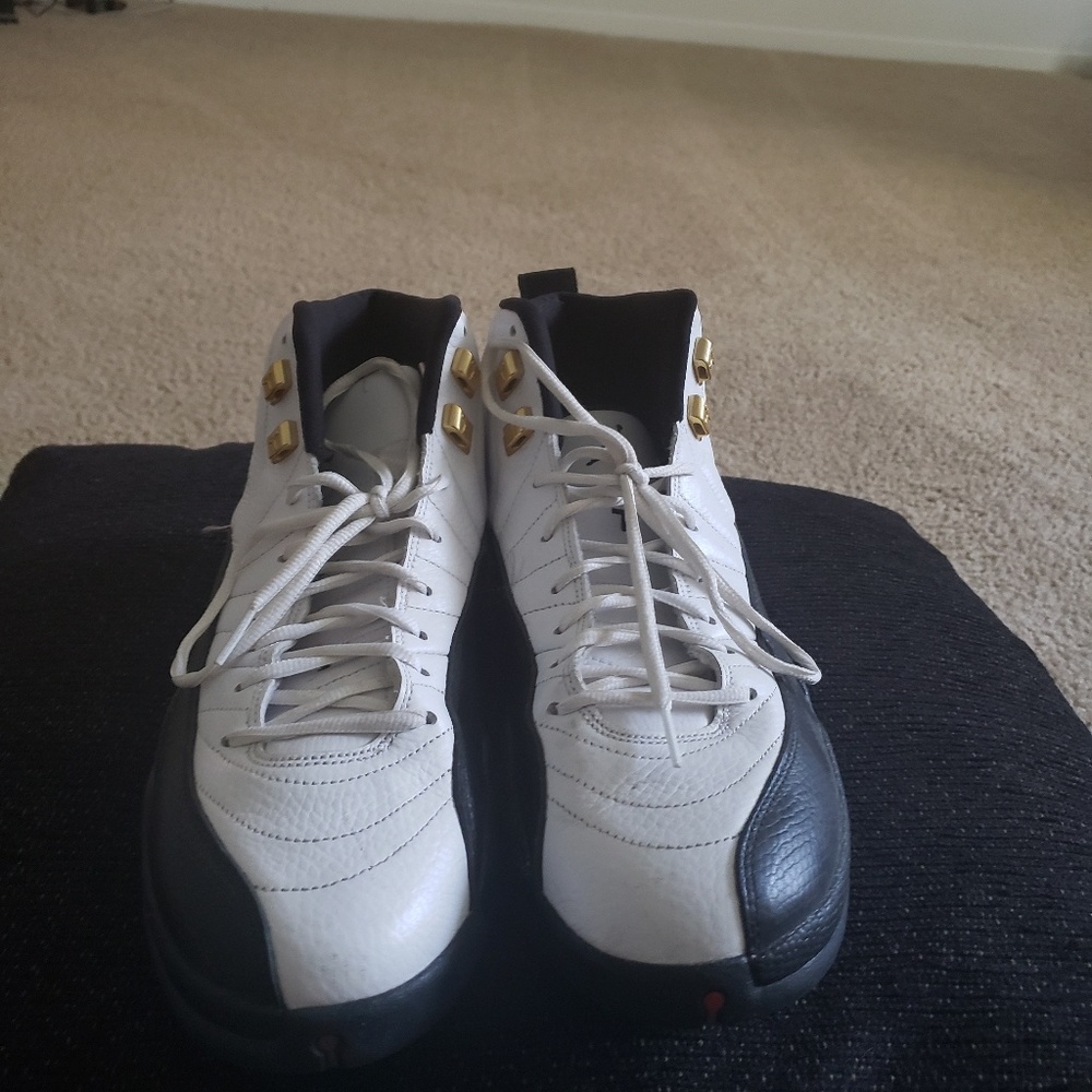 Men's tennis shoes